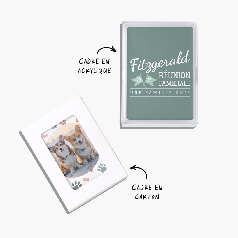Deux jeux de cartes à jouer personnalisées, avec une note indiquant que vous pouvez choisir entre un étui en papier ou en acrylique. 