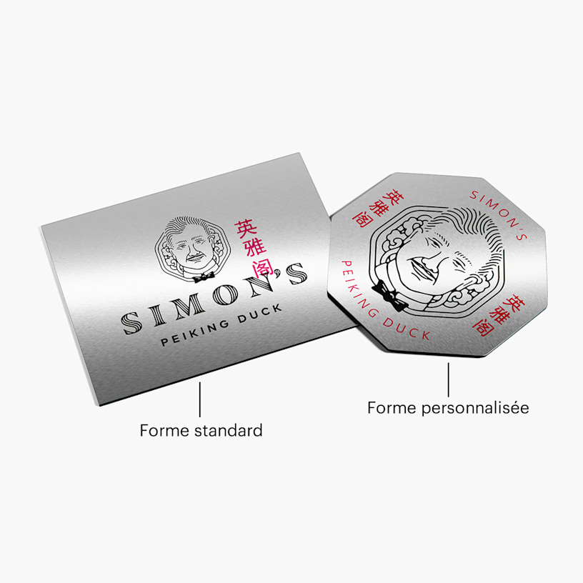 2 panneaux composites en aluminium : l’un de forme rectangulaire standard, l’autre de forme personnalisée.