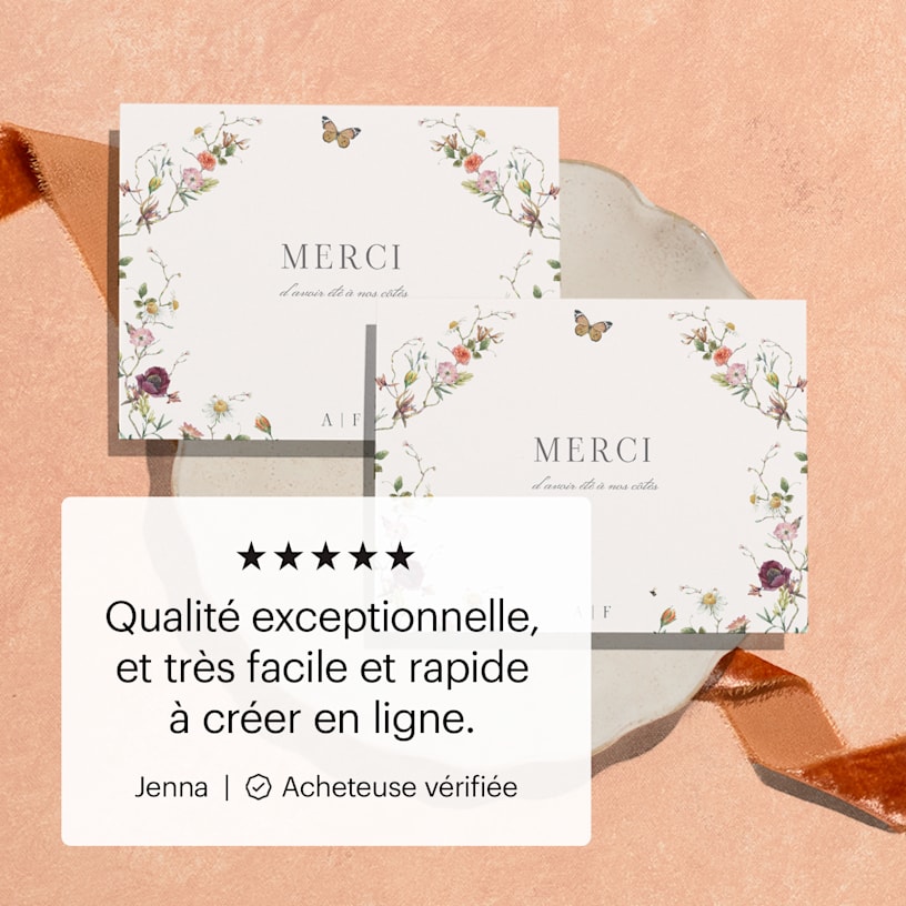 Cartes de remerciement de mariage avec un motif floral. Un avis de client dit : « Qualité exceptionnelle, et très facile et rapide à créer en ligne. »