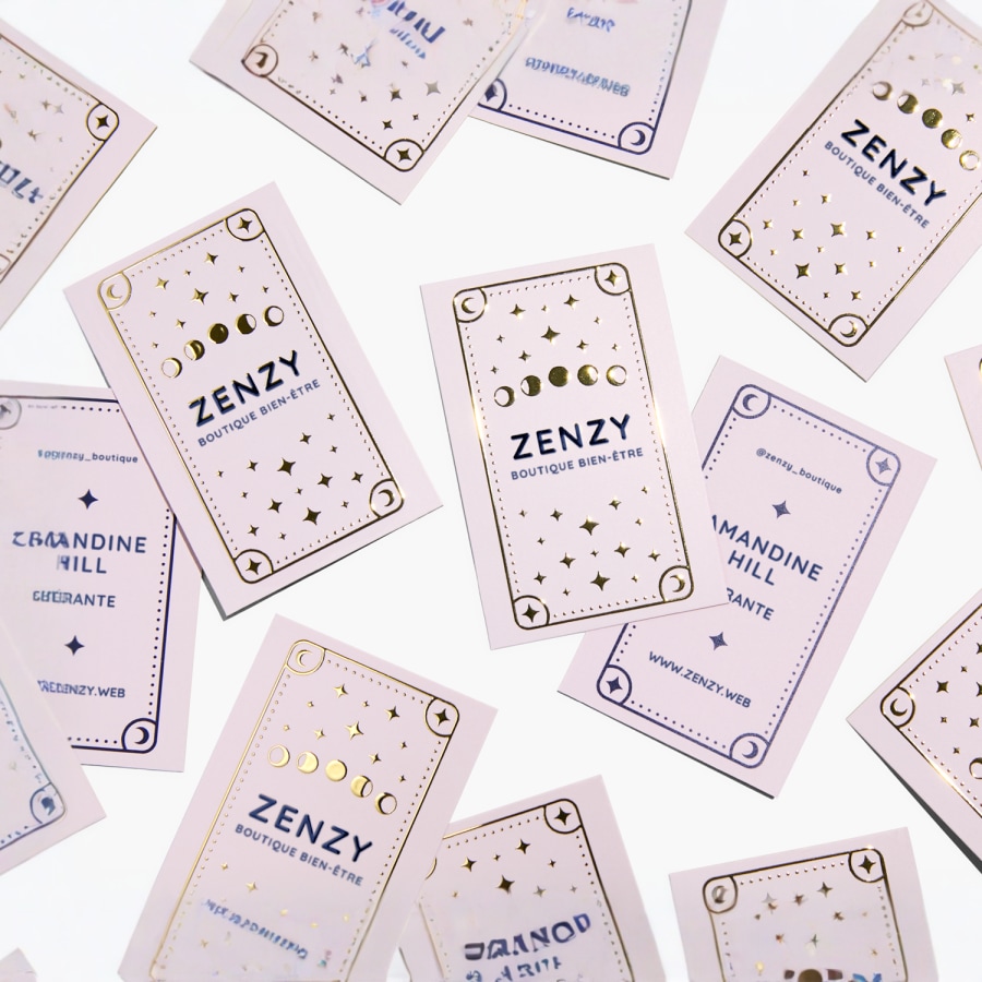 Carte de visite effet métallisé en relief d’une boutique.