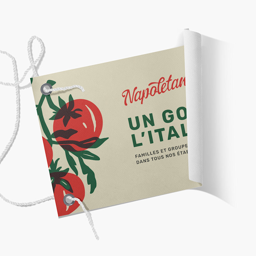 Une banderole standard partiellement déroulée, avec des œillets latéraux, pour le restaurant italien Napoletana.