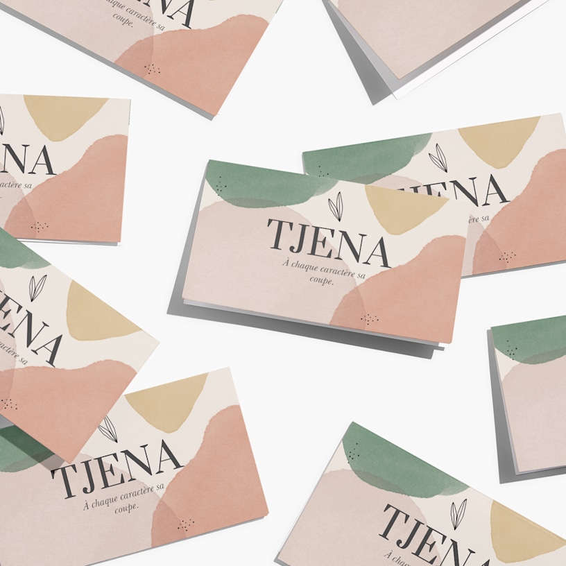 Cartes de visite pliées pour un salon de coiffure.