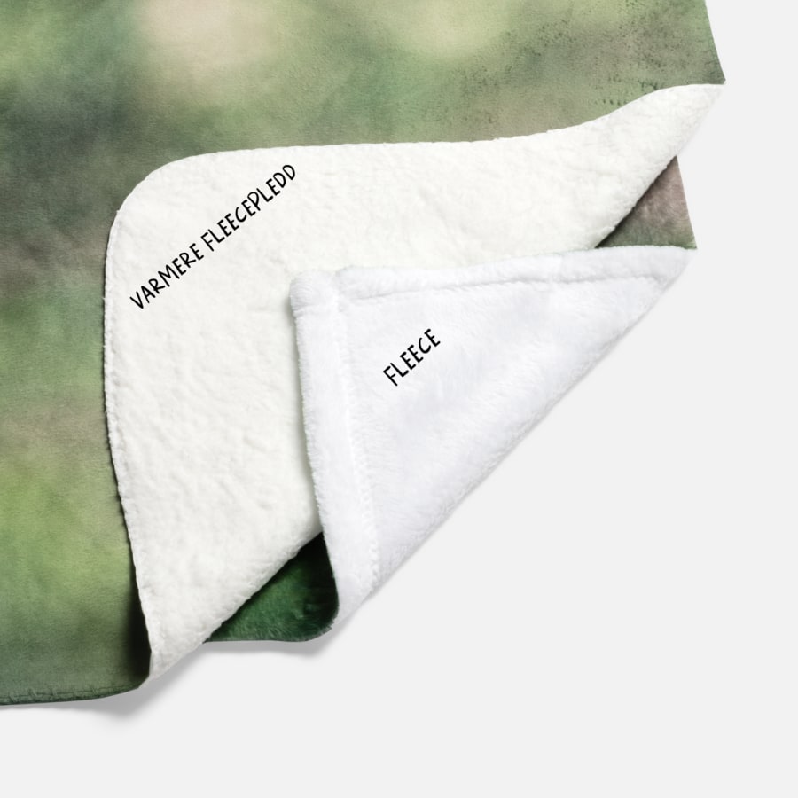 To tilpassede pledd: det ene av sherpastoff og det andre av fleece.