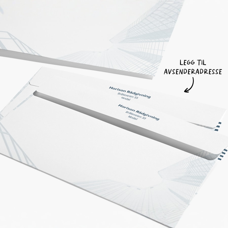 Forretningskonvolutter trykket med adressen til et rådgivningsfirma på fliken, med en kommentar om at du kan sette på avsenderadresse. 