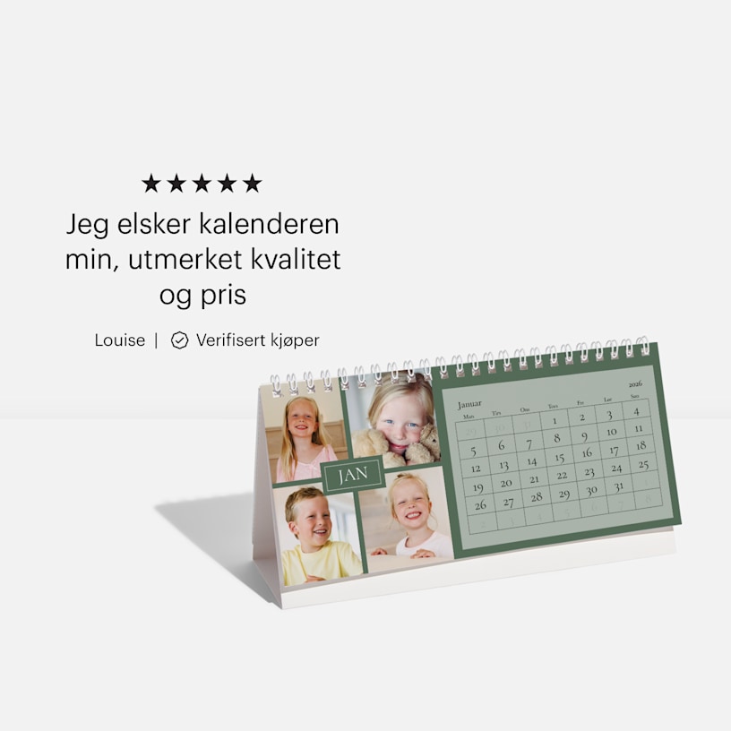 En tilpasset skrivebordskalender med bilder av barn, samt en tilpasset anmeldelse: «Jeg elsker kalenderen min, utmerket kvalitet og pris.»