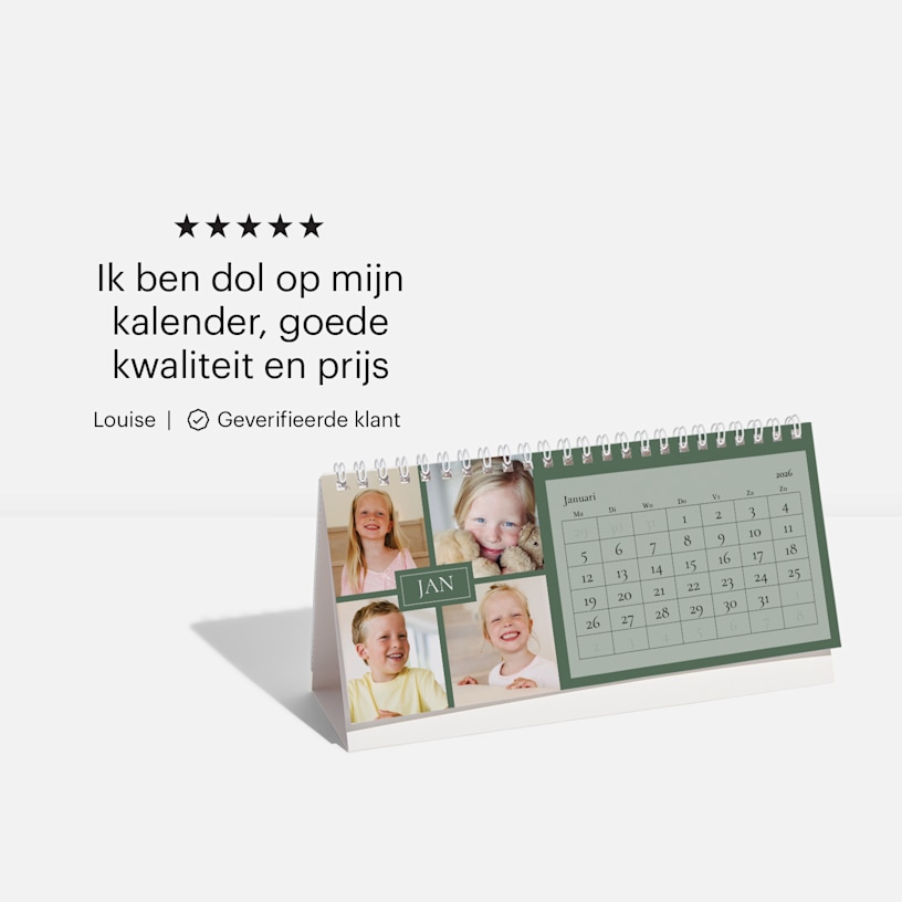 Een bedrukte bureaukalender met foto's van kinderen en een review van een klant: "Ik ben dol op mijn kalender, goede kwaliteit en prijs."