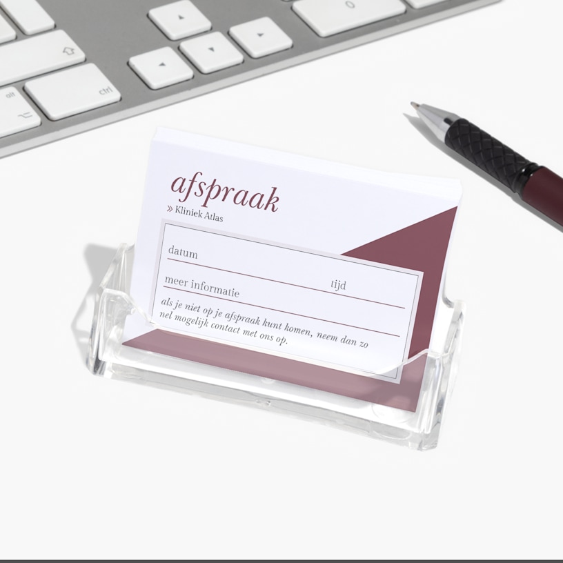 Een visitekaartjeshouder van acryl met afspraakkaartjes voor een medische kliniek.
