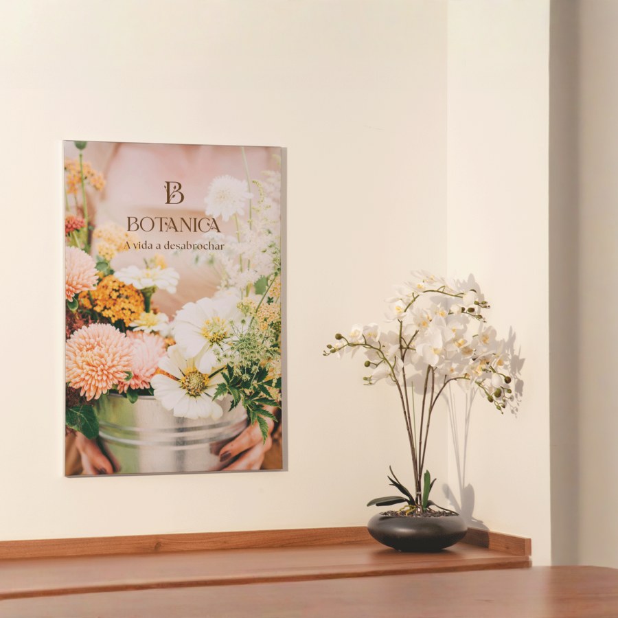 Uma moldura em tecido de uma florista, com uma nota a realçar a impressão vívida e resistente ao desgaste.