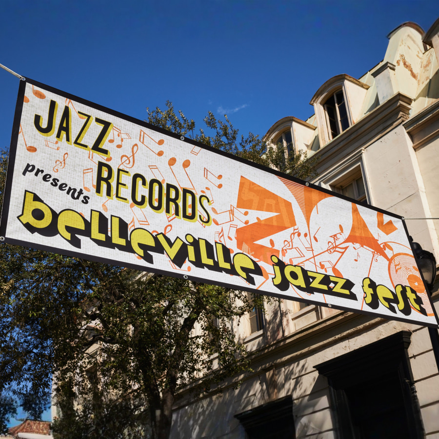 Lona publicitária alusiva a um concerto de jazz.