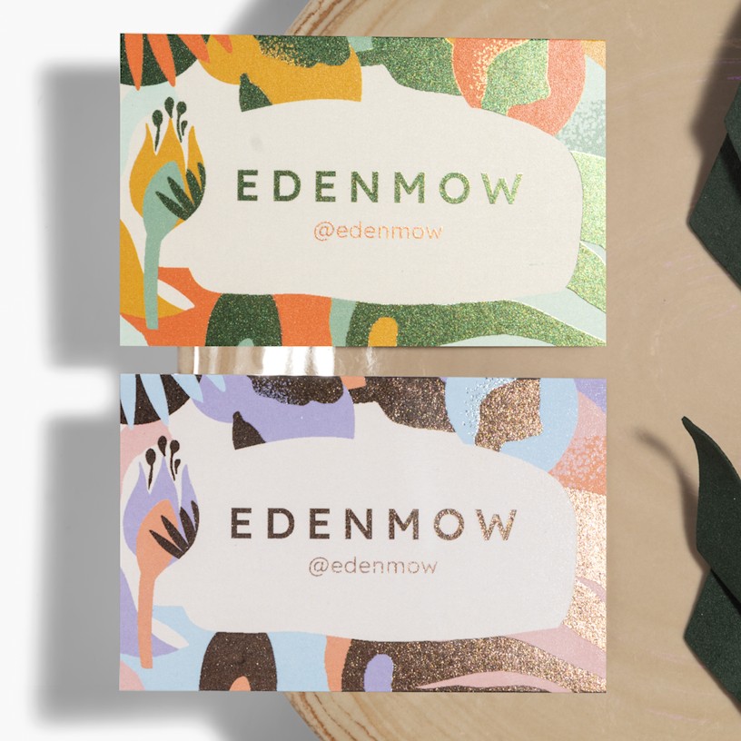 Cartões de visita com acabamento metalizado para uma empresa chamada Edenmo, que mostra duas opções de design diferentes.