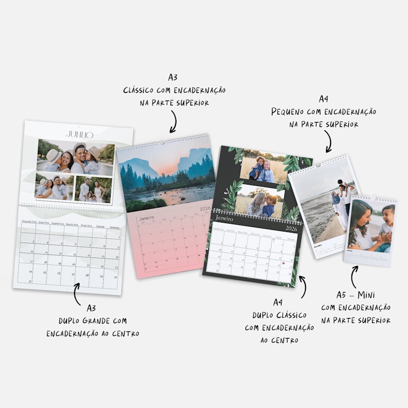 Vários calendários de parede com fotografias personalizadas em diversos tamanhos e designs. As notas destacam as diferentes opções de tamanho. 