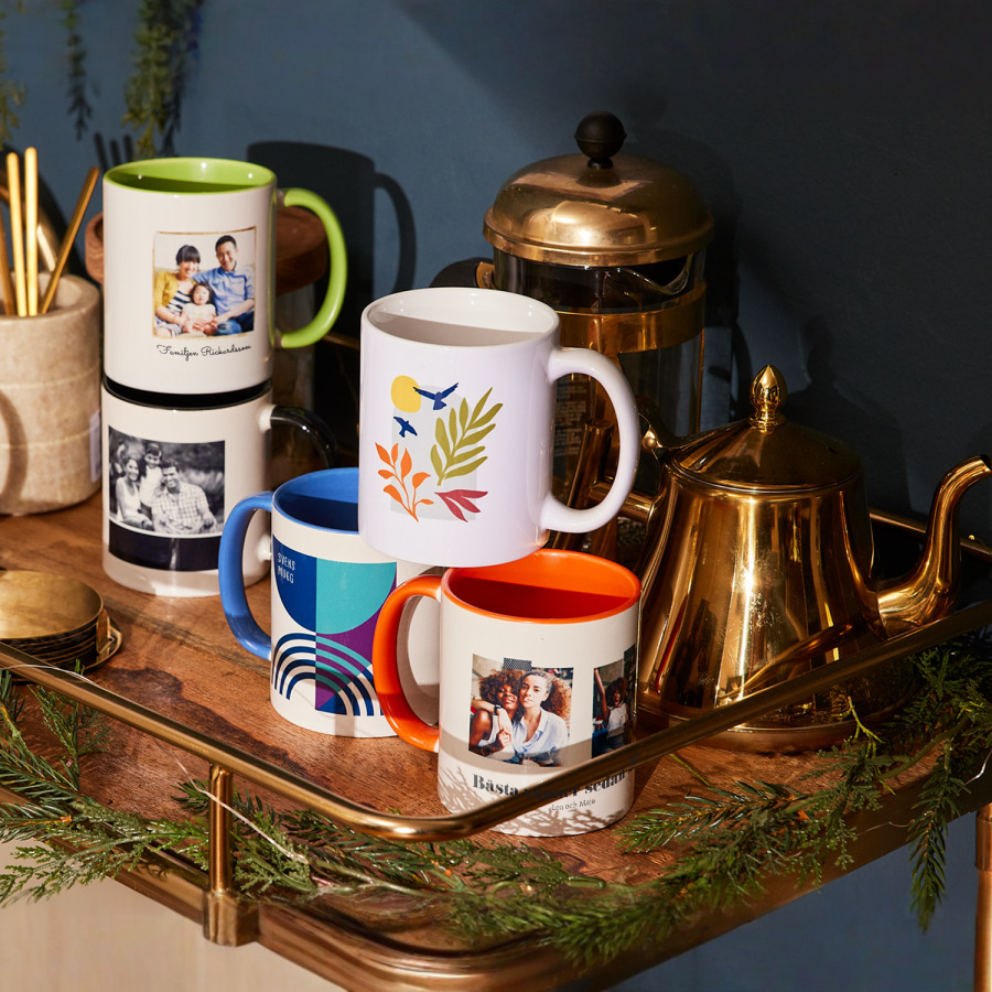 En specialdesignad mugg till farmor och en kundrecension: ”Muggarna är så fina och tryckkvaliteten är fantastisk. Jag kommer definitivt att beställa igen.”