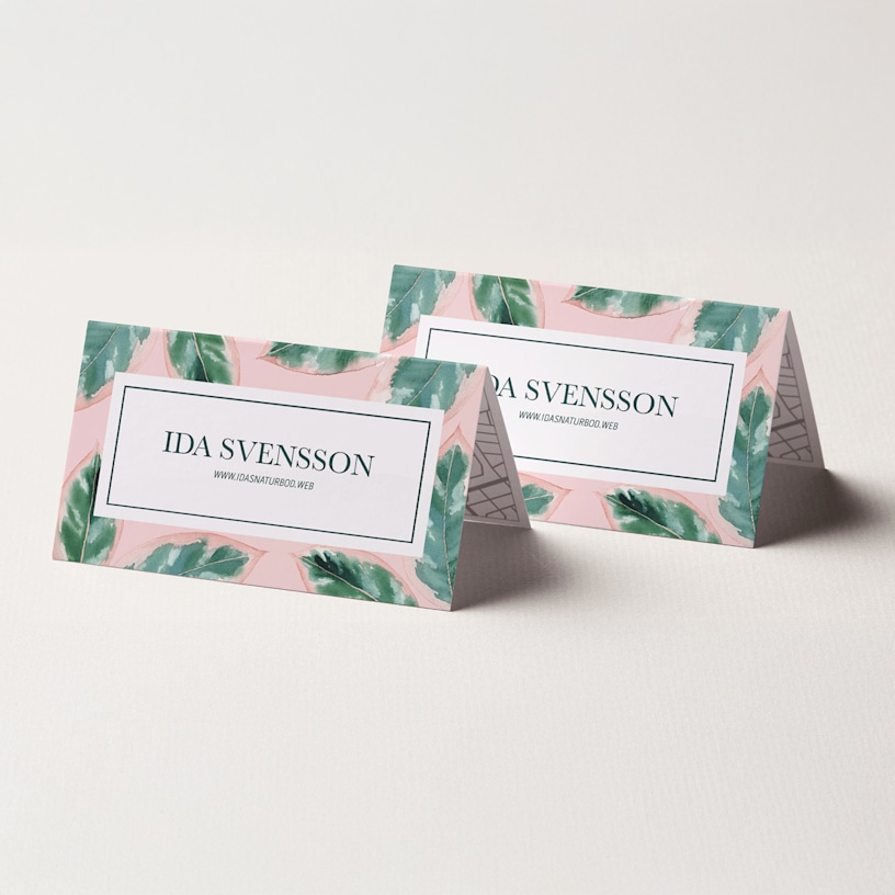 Ett vikt visitkort som tillhör en person som heter Rosa Lopez.