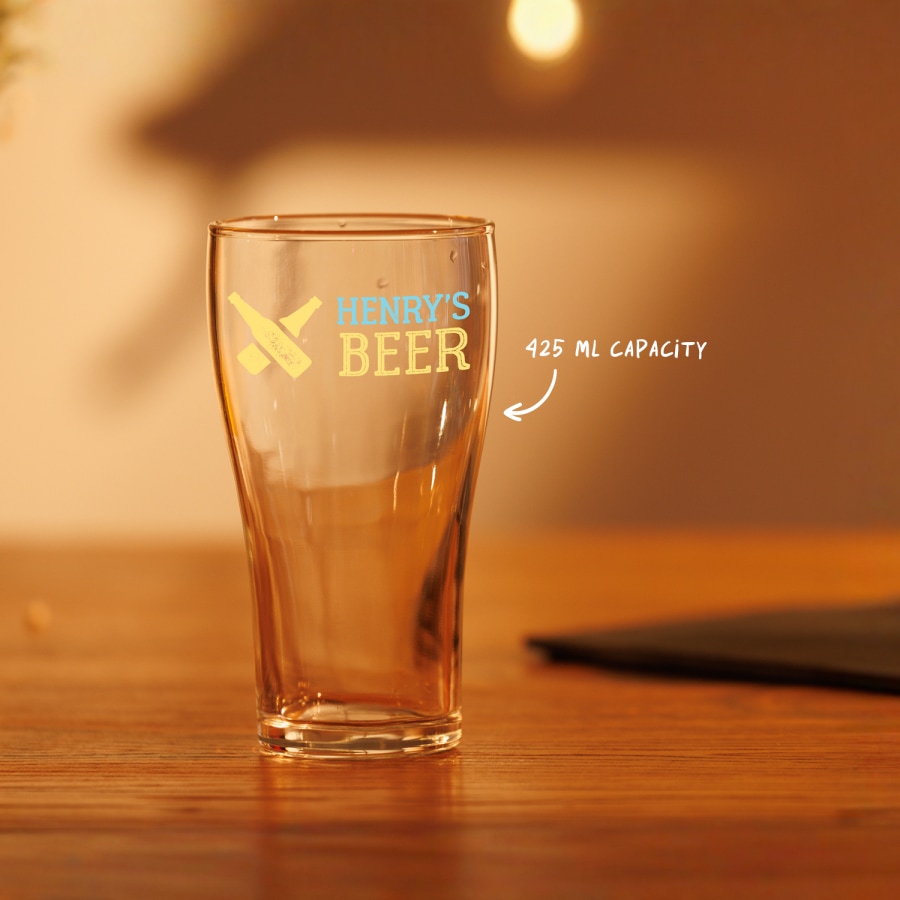 A beer glass with a text call-out showing the capacity; 425ml.