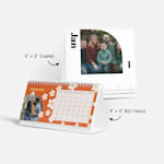 A square desk calendar and a rectangular desk calendar featuring photos, with a note that the measurements are 20 centimeters by 20 centimeters and 10.5 centimeters by 21 centimeters. 