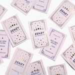 Een visitekaartje met foliedruk voor een boetiek.