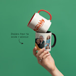 Una colección de 7 tazas personalizadas con fotos y diseños, y una nota en la que pone que hay 8 colores distintos para elegir. 