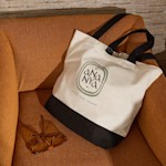 Un sac fourre-tout en toile personnalisé pour une petite entreprise qui fabrique des articles rétro. 