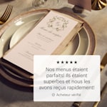 Un menu personnalisé pour un mariage accompagné de l’avis suivant : « Nos menus étaient parfaits! Le résultat était superbe et nous les avons aussi reçus rapidement! » 