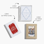 Trois jeux de cartes à jouer personnalisées, avec une note indiquant que vous pouvez choisir un étui en papier blanc, un étui en papier kraft ou un étui en acrylique. 