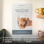 Un cartel amarillo brillante colgado en una pared de ladrillos promocionando una exhibición de arte. Los beneficios destacados incluyen impresión vívida, carga fácil, más tamaños y tipos de papel y envío gratis y rápido.