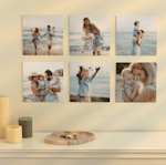 Eine Wand mit einem Set Fotokacheln, die eine Frau bei einer Massage und das Logo eines Spas zeigen. 