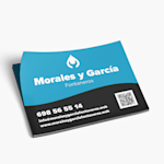 Un conjunto de postales imantadas de un servicio de plomería, con su nombre, logotipo y detalles de contacto.