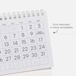 Et kalendergitter med en bemærkning om, at du kan tilføje fødselsdage og særlige begivenheder til din egen kalender.