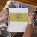 Personaliseret papirpose med logo