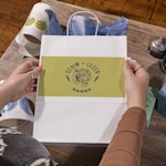 
Papiertüte mit Logodruck

