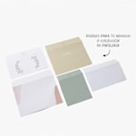 Sobres personalizados impresos en una variedad de diseños y colores, y una nota en la que pone que hay diseños disponibles para tu negocio o colección de artículos de papelería.