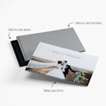 Una pila de fotolibros con distintos estilos de tapas: lino negro, lino plateado y tapas con fotos.