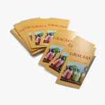 Un conjunto de tarjetas informativas con relieves brillantes, promocionando una empresa de jugos o batidos.