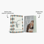 Dos bolsas de papel impresas a todo color con la marca impresa adelante.