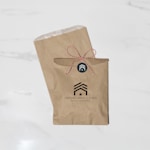 Bolsas de bocadillos de una empresa de bienes raíces.