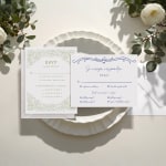 Una tarjeta de RSVP vertical y una tarjeta de RSVP horizontal con varios motivos decorativos.