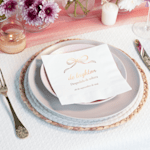 Una servilleta con decoración personalizada para una despedida de soltera.