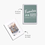 Dos barajas de cartas personalizadas con una nota que dice que se puede elegir entre caja de papel o de acrílico.
