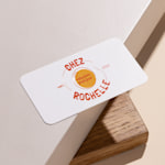 Una tarjeta de presentación de una empresa de productos alimenticios frescos con el nombre, logotipo y eslogan con relieves metalizados brillantes vibrantes.