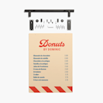 Un tablero de menú mostrando el menú de una tienda de donas con precios. Arriba de la barra del menú se muestran las piezas de ensamblaje incluidas.