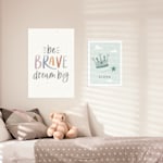 Dos pósteres de pared para una habitación infantil.