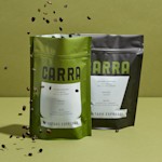 La imagen de una bolsa plana para granos de café.