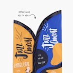 Un drapeau aile imprimé des deux côtés, faisant la promotion d’un concert de jazz.