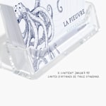 Un porte-cartes d’affaires en acrylique contenant des cartes d’affaires pour un restaurant, avec une note indiquant qu'ils peuvent contenir jusqu'à 40 cartes d’affaires standard.