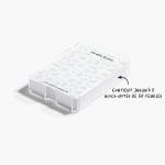 Gros plan d’un support en acrylique pour notes Post-ItMD montrant que l’accessoire peut contenir jusqu’à 5 blocs de 50 feuilles.