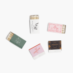 Une gamme de boîtes d’allumettes et de cartons d’allumettes personnalisés pour différents événements et différentes entreprises.