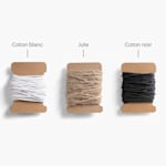 Nos 3 options de fils pour étiquettes : coton blanc, jute et coton noir.