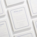 Une carte-réponse typographique avec une écriture cursive.
