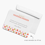 Un carton de correspondance personnalisé portant un graphisme à carreaux, avec une remarque disant que les clients peuvent ajouter les coins arrondis à leur carton. 