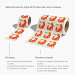 Un rouleau d’étiquettes refendu, à côté d’un rouleau d’étiquettes simple contenant deux autocollants par rangée, le tout accompagné d’une note indiquant les différents types de rouleaux et invitant les clients à choisir la finition qu’ils préfèrent.